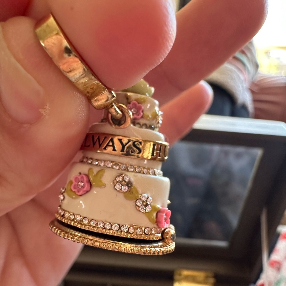 Juicy couture cake charm “why am I always hungry”